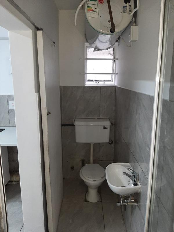 To Let 1 Bedroom Property for Rent in Goodwood Central Western Cape
